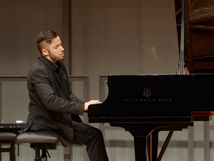 Robert Bily am Klavier im Solitär der Universität Mozarteum | © Christian Schneider