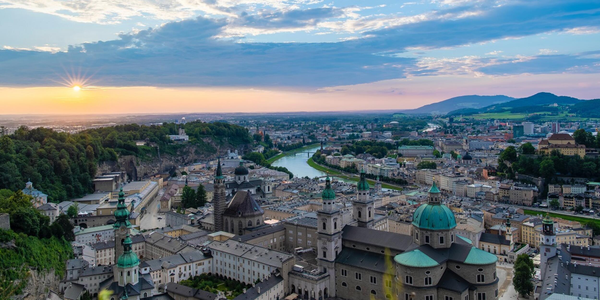 Blick von der Festung auf Salzburg, Sonnenuntergang | © Aki on Unsplash